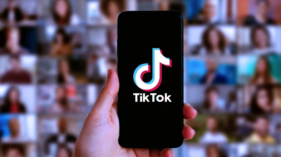 До 60% відео, які TikTok показує новим користувачам, згенеровані штучним інтелектом – дослідження
